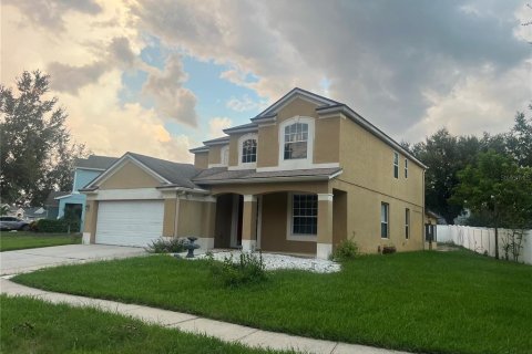 House in Casselberry, Florida 4 bedrooms, 257.62 sq.m. № 1391388 - photo 1