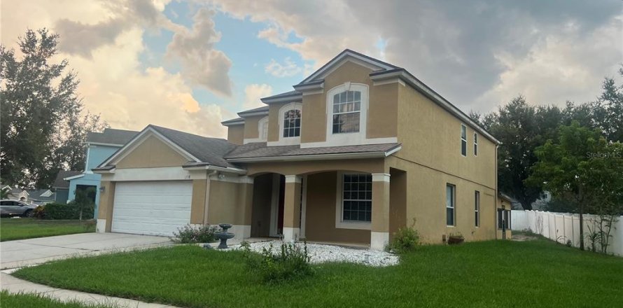 House in Casselberry, Florida 4 bedrooms, 257.62 sq.m. № 1391388