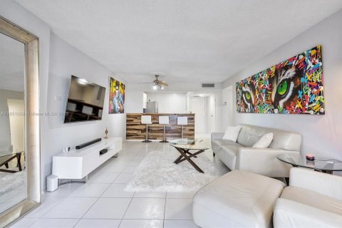 Condominio en venta en Hallandale Beach, Florida, 1 dormitorio, 85.01 m2 № 1855275 - foto 6