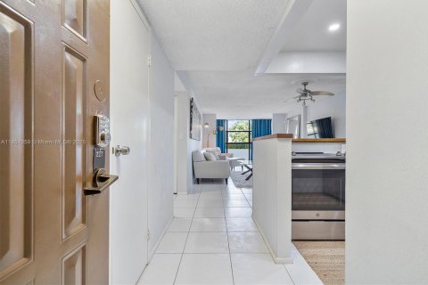 Condominio en venta en Hallandale Beach, Florida, 1 dormitorio, 85.01 m2 № 1855275 - foto 1
