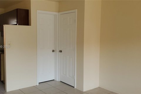 Снять в аренду виллу или дом в Холливуд, Флорида 1 спальня, № 2066302 - фото 3