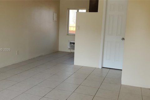 Снять в аренду виллу или дом в Холливуд, Флорида 1 спальня, № 2066302 - фото 5