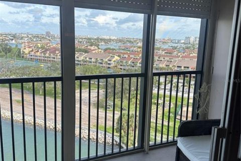 Condominio en venta en Treasure Island, Florida, 1 dormitorio, 80.36 m2 № 1820634 - foto 11