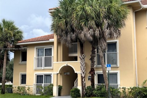Copropriété à louer à Tamarac, Floride: 2 chambres, 87.24 m2 № 1970692 - photo 1