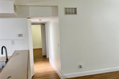 Copropriété à louer à Tamarac, Floride: 2 chambres, 87.24 m2 № 1970692 - photo 8