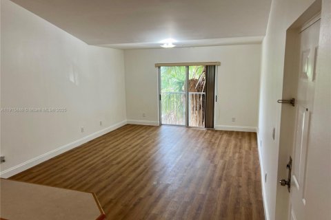 Copropriété à louer à Tamarac, Floride: 2 chambres, 87.24 m2 № 1970692 - photo 5