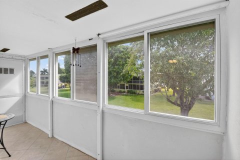Condo in West Palm Beach, Florida, 2 bedrooms  № 2181028 - photo 16