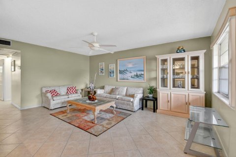 Condo in West Palm Beach, Florida, 2 bedrooms  № 2181028 - photo 3