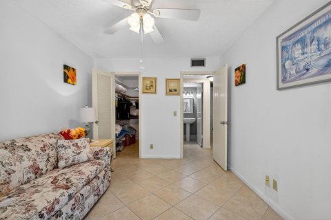 Condo in West Palm Beach, Florida, 2 bedrooms  № 2181028 - photo 12