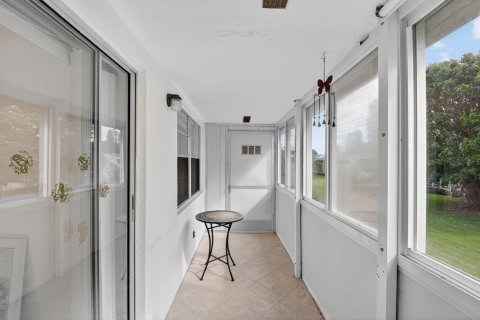 Condo in West Palm Beach, Florida, 2 bedrooms  № 2181028 - photo 17