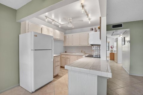 Condo in West Palm Beach, Florida, 2 bedrooms  № 2181028 - photo 6