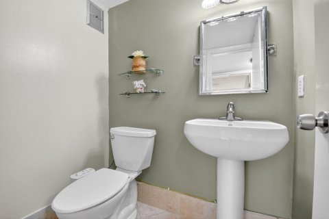 Condo in West Palm Beach, Florida, 2 bedrooms  № 2181028 - photo 10