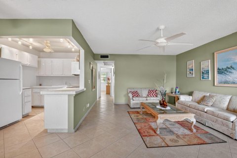 Condo in West Palm Beach, Florida, 2 bedrooms  № 2181028 - photo 4
