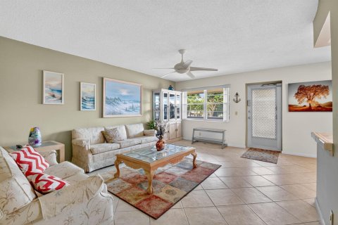 Condo in West Palm Beach, Florida, 2 bedrooms  № 2181028 - photo 2