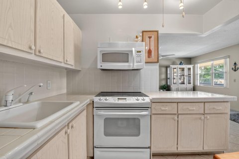Condo in West Palm Beach, Florida, 2 bedrooms  № 2181028 - photo 8