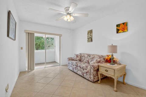 Condo in West Palm Beach, Florida, 2 bedrooms  № 2181028 - photo 13