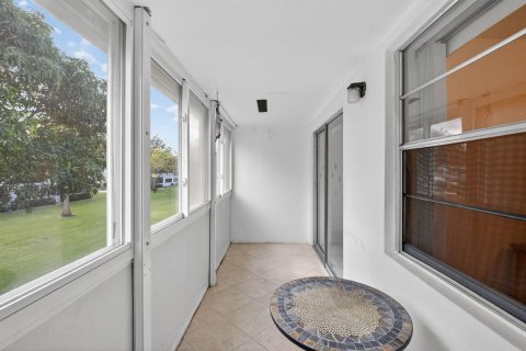 Condo in West Palm Beach, Florida, 2 bedrooms  № 2181028 - photo 18