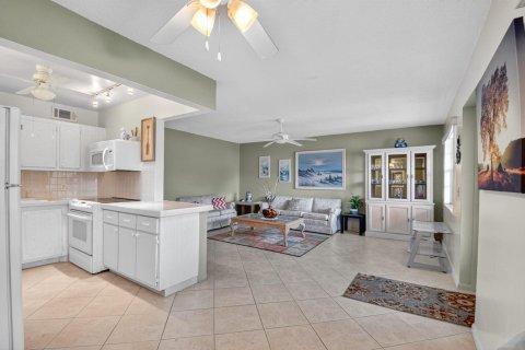 Condo in West Palm Beach, Florida, 2 bedrooms  № 2181028 - photo 5