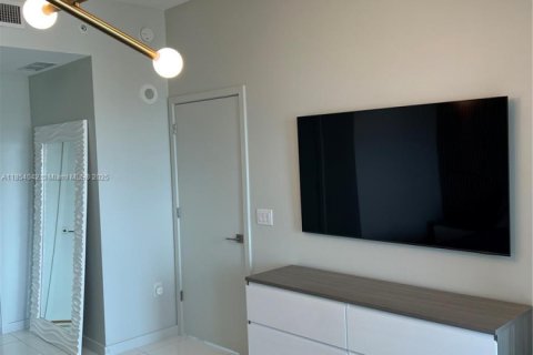 Copropriété à louer à Miami, Floride: 1 chambre, 110.09 m2 № 1871899 - photo 4