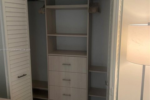 Copropriété à louer à Miami, Floride: 1 chambre, 110.09 m2 № 1871899 - photo 11