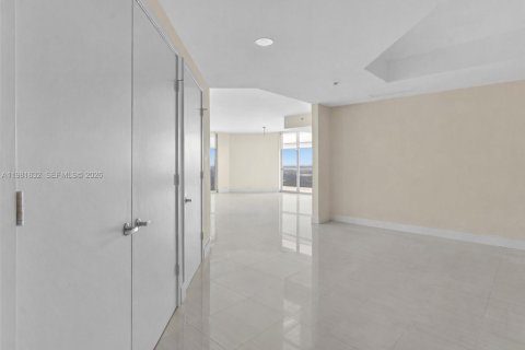 Copropriété à louer à North Miami Beach, Floride: 2 chambres, 185.71 m2 № 2043031 - photo 5