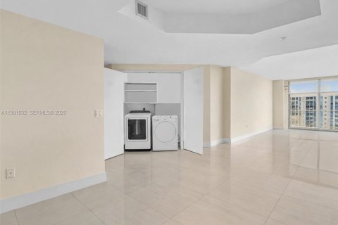 Copropriété à louer à North Miami Beach, Floride: 2 chambres, 185.71 m2 № 2043031 - photo 10