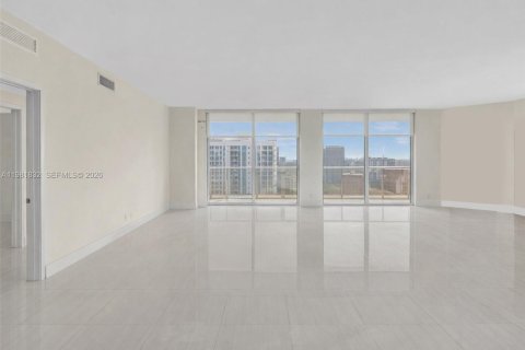 Copropriété à louer à North Miami Beach, Floride: 2 chambres, 185.71 m2 № 2043031 - photo 12