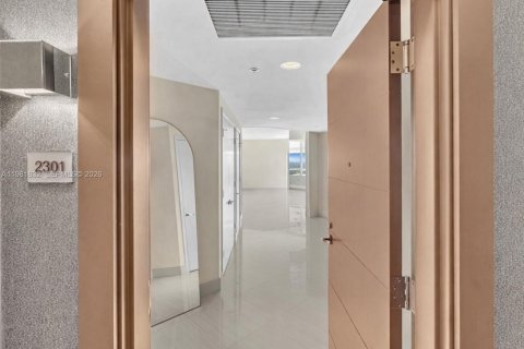 Copropriété à louer à North Miami Beach, Floride: 2 chambres, 185.71 m2 № 2043031 - photo 2