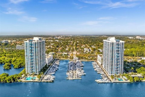 Condo in North Miami Beach, Florida, 2 bedrooms  № 2043031