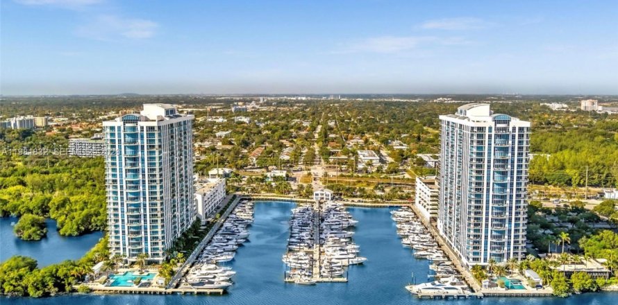 Condo à North Miami Beach, Floride, 2 chambres  № 2043031