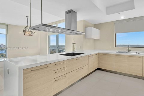 Copropriété à louer à North Miami Beach, Floride: 2 chambres, 185.71 m2 № 2043031 - photo 20