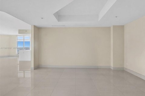 Copropriété à louer à North Miami Beach, Floride: 2 chambres, 185.71 m2 № 2043031 - photo 6