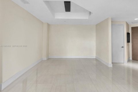 Copropriété à louer à North Miami Beach, Floride: 2 chambres, 185.71 m2 № 2043031 - photo 9