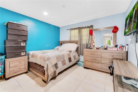 House in Miami, Florida 3 bedrooms, 128.86 sq.m. № 1707307 - photo 14
