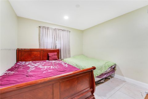 House in Miami, Florida 3 bedrooms, 128.86 sq.m. № 1707307 - photo 16