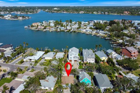 House in Indian Rocks Beach, Florida 3 bedrooms, 116.31 sq.m. № 1772050 - photo 3