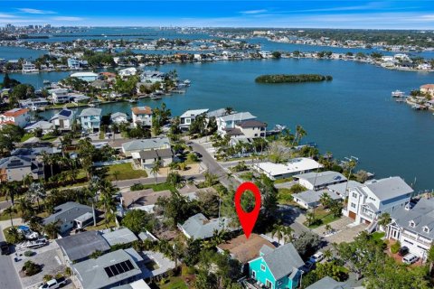 House in Indian Rocks Beach, Florida 3 bedrooms, 116.31 sq.m. № 1772050 - photo 4