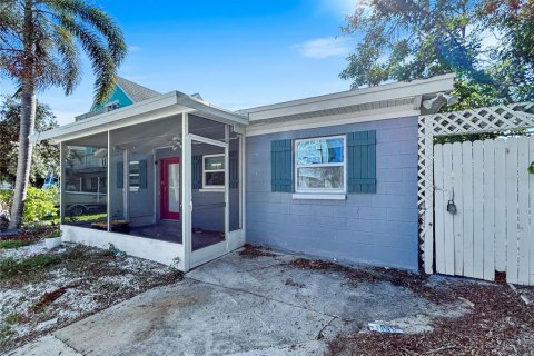 House in Indian Rocks Beach, Florida 3 bedrooms, 116.31 sq.m. № 1772050 - photo 1