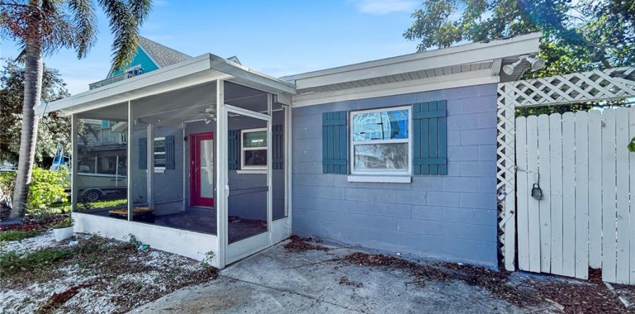 House in Indian Rocks Beach, Florida 3 bedrooms, 116.31 sq.m. № 1772050