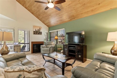 Condo in Seminole, Florida, 2 bedrooms № 2310246 - photo 7