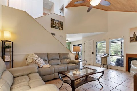 Condo in Seminole, Florida, 2 bedrooms № 2310246 - photo 9