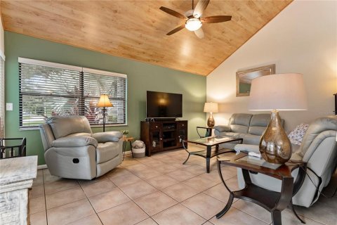 Condo in Seminole, Florida, 2 bedrooms № 2310246 - photo 5