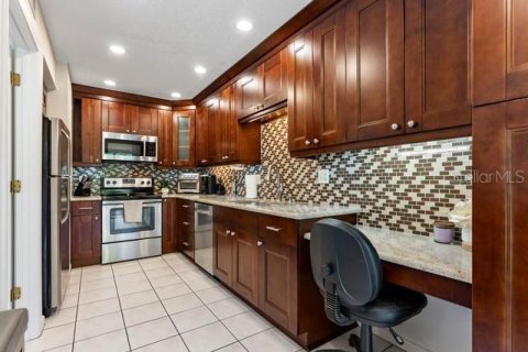 Condo in Seminole, Florida, 2 bedrooms  № 2310246 - photo 13
