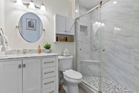 Condo in Seminole, Florida, 2 bedrooms  № 2310246 - photo 25