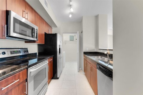 Купить кондоминиум в Форт-Лодердейл, Флорида 2 спальни, 116.59м2, № 2043369 - фото 9