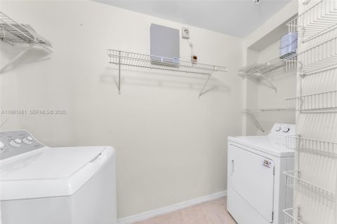 Купить кондоминиум в Форт-Лодердейл, Флорида 2 спальни, 116.59м2, № 2043369 - фото 10