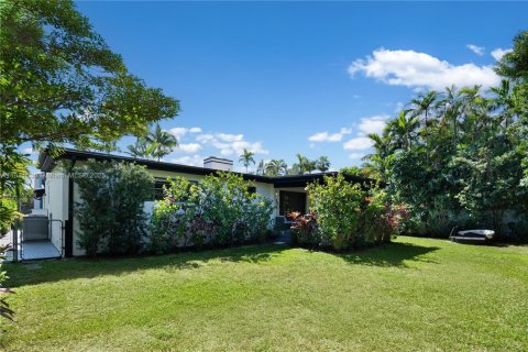 Снять в аренду виллу или дом в Майами-Бич, Флорида 4 спальни, 233.84м2, № 2034258 - фото 13