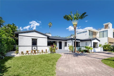 Снять в аренду виллу или дом в Майами-Бич, Флорида 4 спальни, 233.84м2, № 2034258 - фото 4