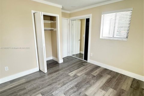 Casa en alquiler en Miami, Florida, 2 dormitorios, 149.57 m2 № 2019321 - foto 9