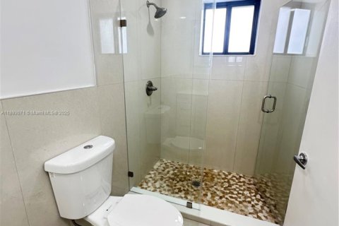 Casa en alquiler en Miami, Florida, 2 dormitorios, 149.57 m2 № 2019321 - foto 18